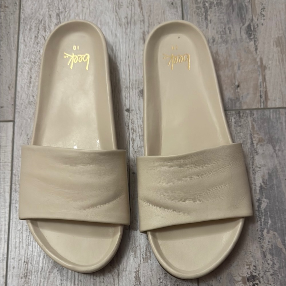 Beek Cream Minimalist Sandals with Soft Strap